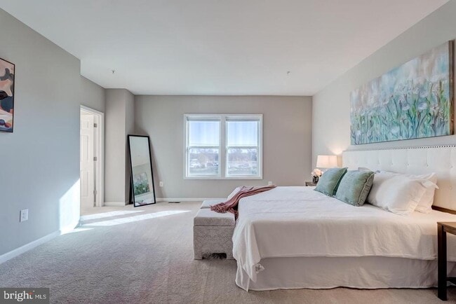 Building Photo - 44848 Tiverton Sq