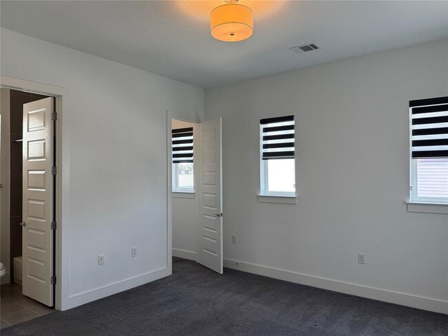 Building Photo - 6117 Seville Dr
