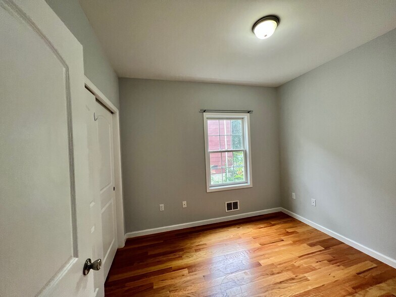 Building Photo - 418 Jersey St