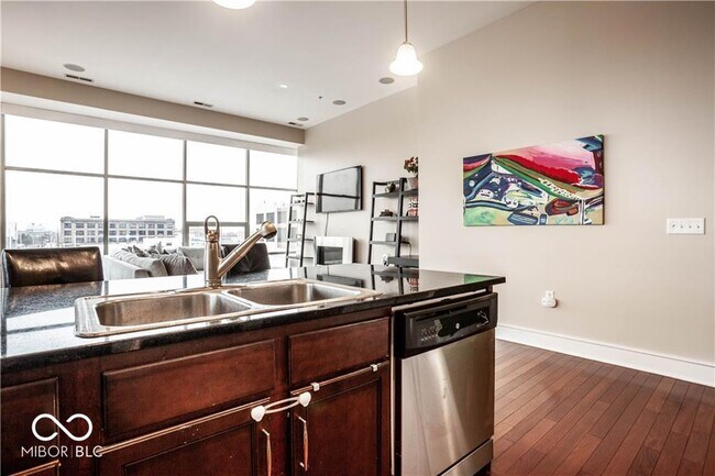 Building Photo - 802 N Meridian St