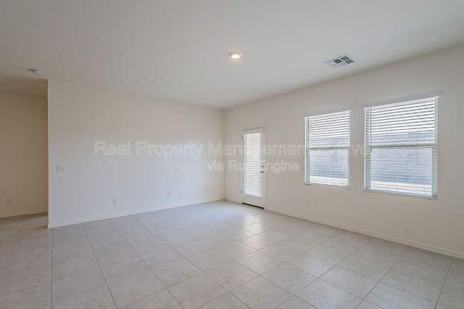 Building Photo - 19410 W Hazelwood St