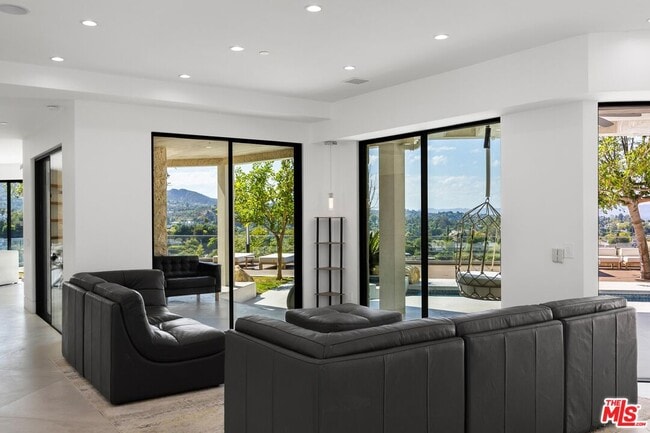 Building Photo - 3911 Cody Rd