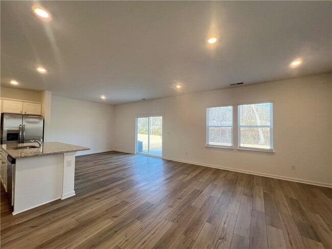 Building Photo - 273 Blue Dragon Dr