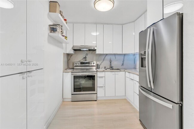 Building Photo - 709 SW 7th Ave