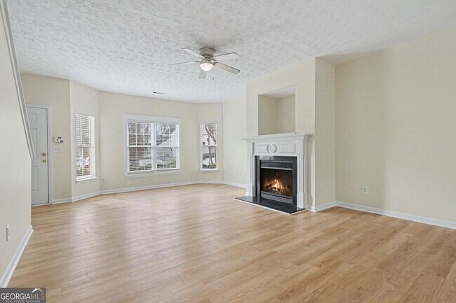 Building Photo - 2545 Walden Lake Dr