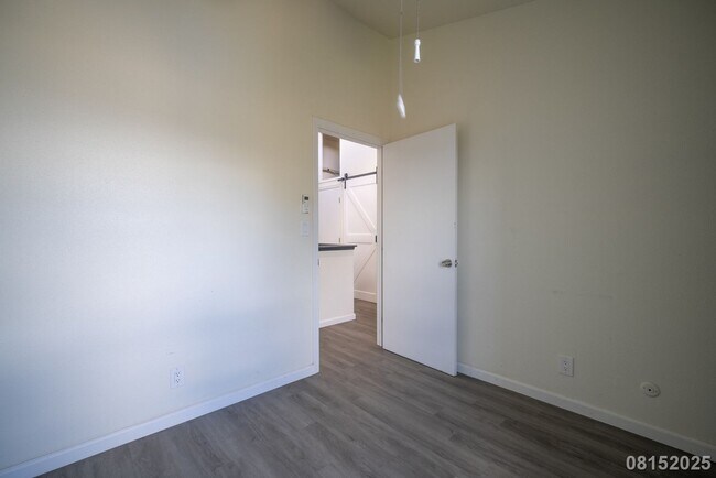 Building Photo - 3 Bed 3 Bath in Laulea Townhomes