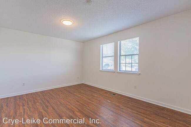 Building Photo - 4 br, 1.5 bath House - 1403 East 5th St.
