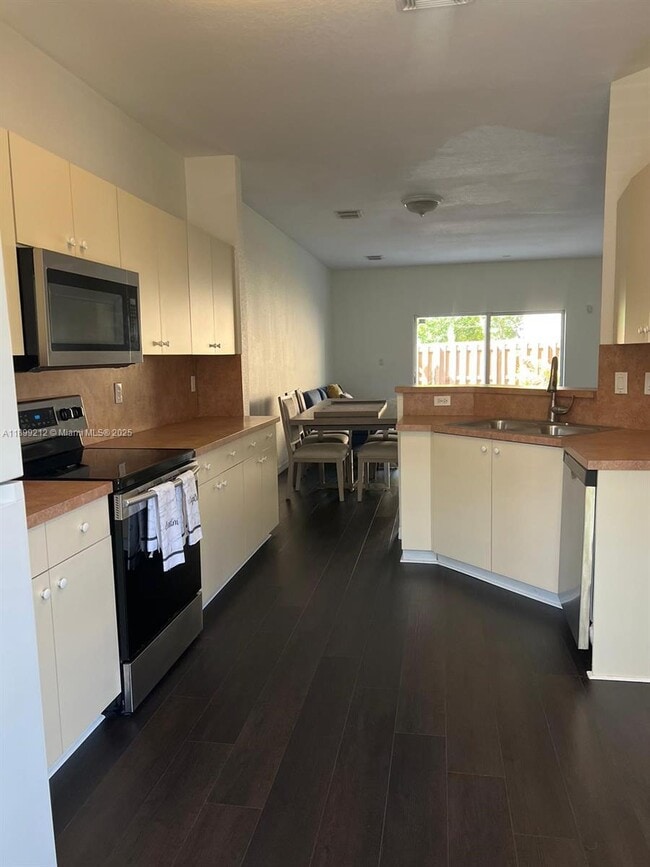 Building Photo - 10777 NW 84th Ln