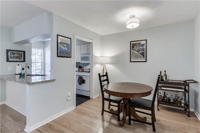 Building Photo - 1240 Barton Hills Dr