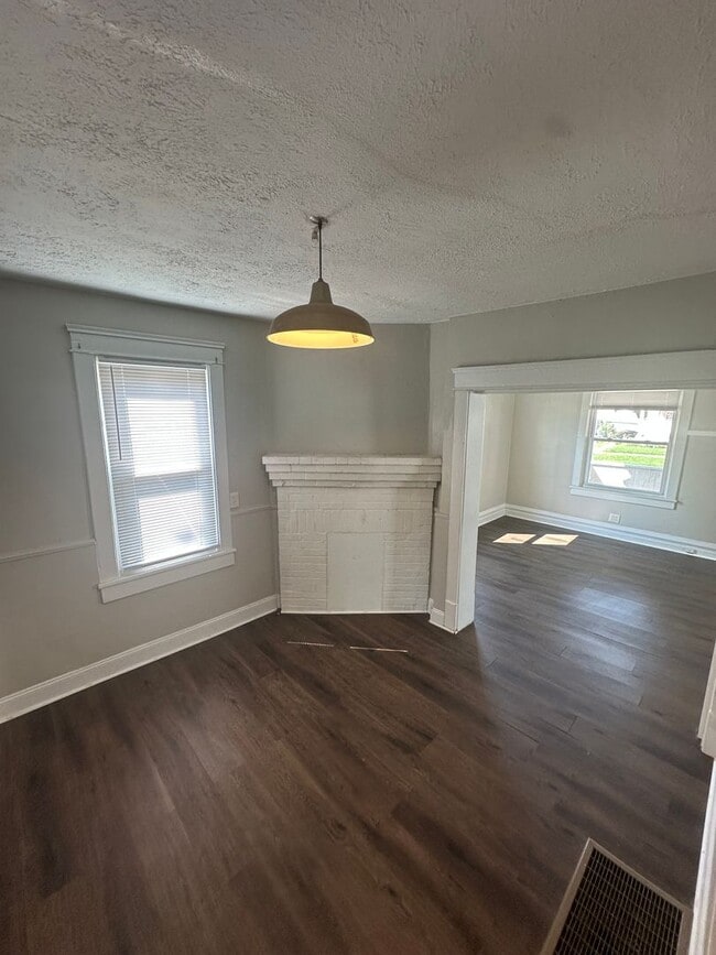 Building Photo - Spacious 3-Bedroom Home with Basement – Av...