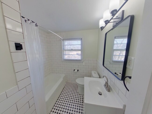 Building Photo - 403 N Harding Ave