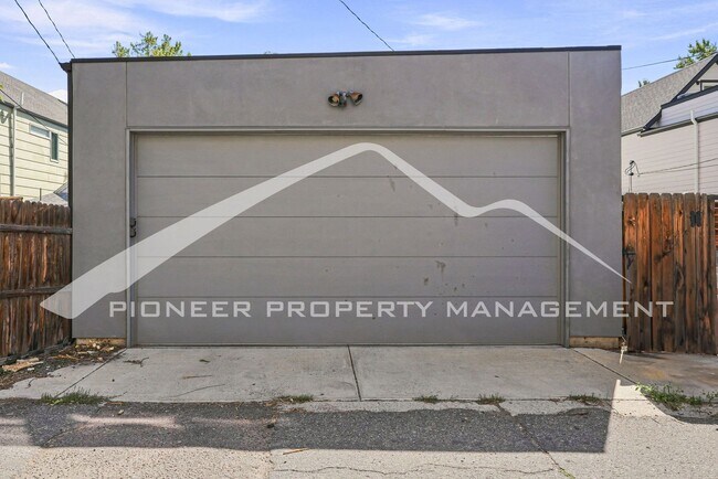 Building Photo - 3625 Mariposa St