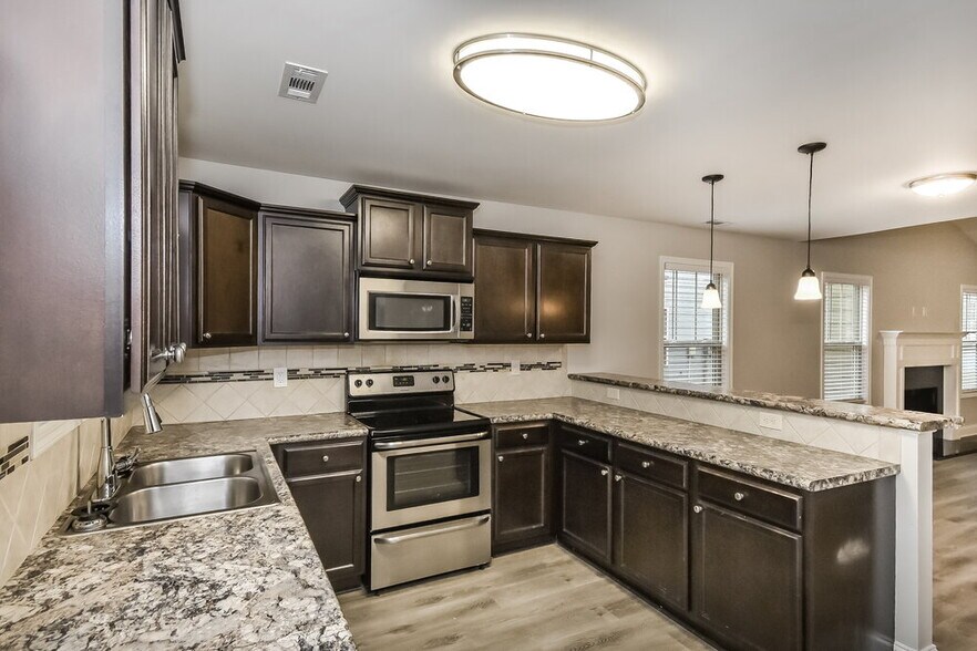 Building Photo - 453 Charleston Pl