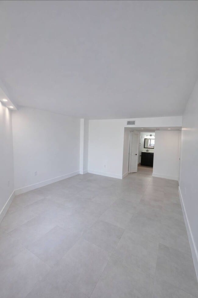 Building Photo - 13000 SW 92nd Ave