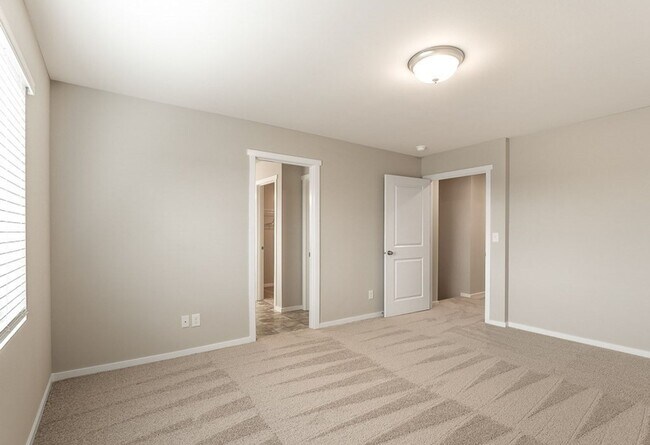 Building Photo - Modern 4-Bedroom Puyallup Home Built in 2022