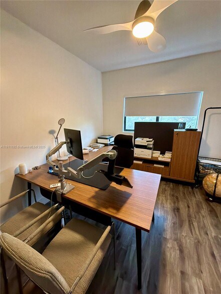 Building Photo - 913 NW 45th Ter