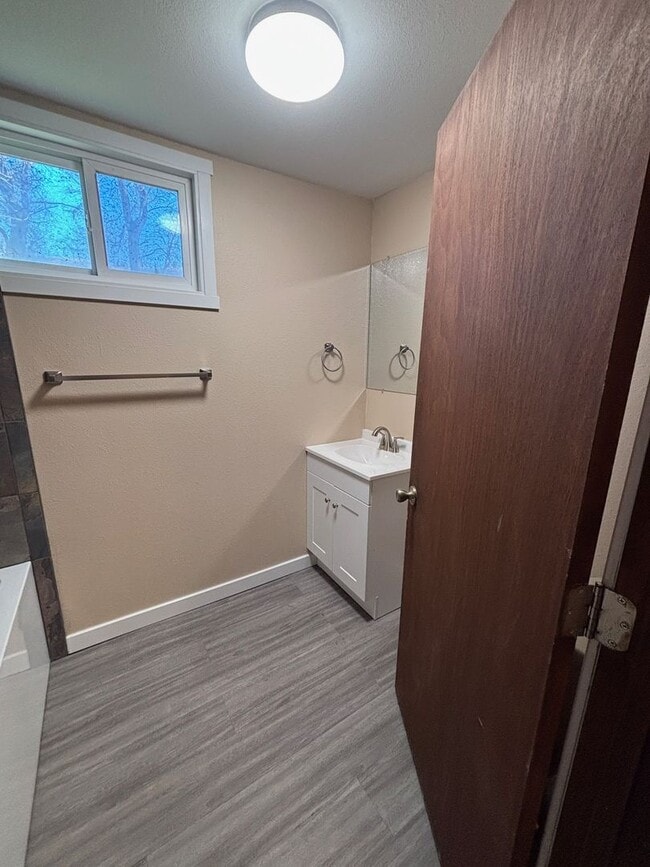 Building Photo - 4 Bedroom with East Gallatin in the backyard