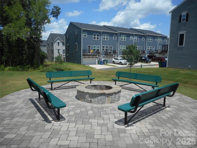 Building Photo - 2105 Autumn Olive Ln