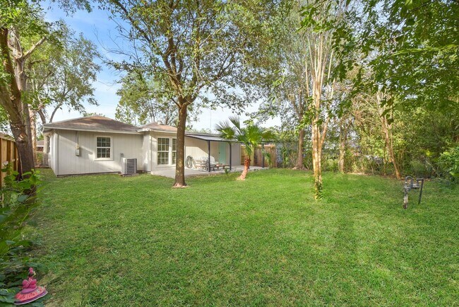 Building Photo - 5530 Malmedy Rd