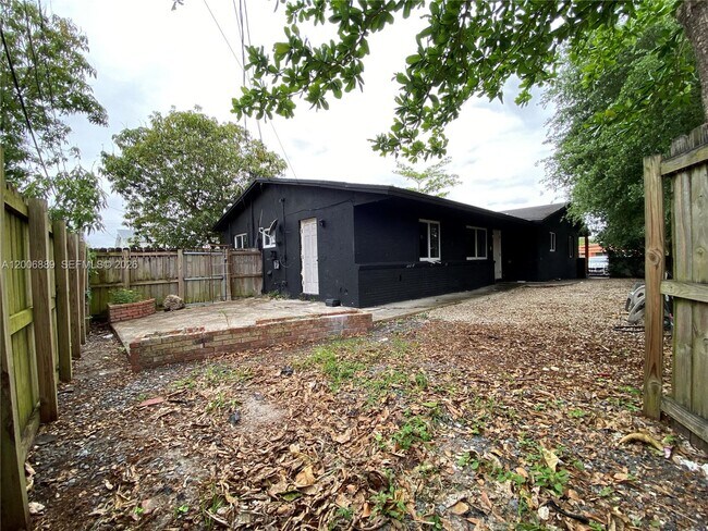 Building Photo - 6132 SW 39th St