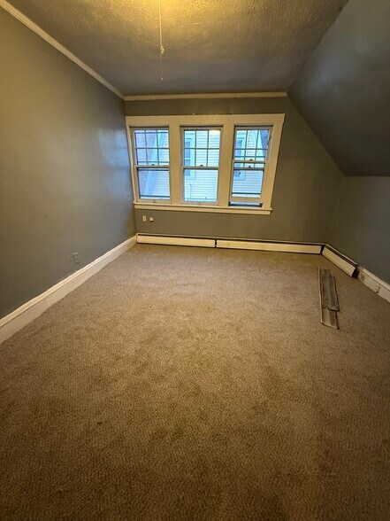 Building Photo - 118 Baltimore St