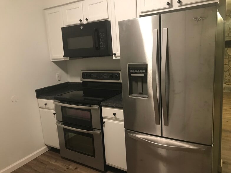 Building Photo - 1014 Kurze Ave