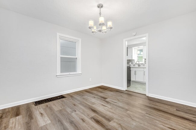 Building Photo - SCORE 50% OFF 1ST MONTH'S RENT IF SIGNED BY JULY 10! Stunning 2 bedroom home in Brookline availab...