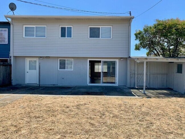 Building Photo - 4 bed 1.5 bath House in Richmond -- AVAILABLE NOW !!