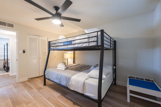 Building Photo - 3502 E Crocus Dr