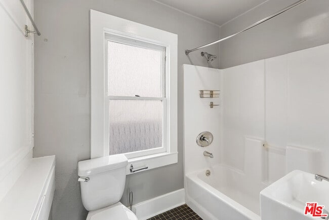 Building Photo - 2609 3rd St