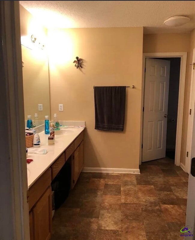 Building Photo - 136 Oscar Ct