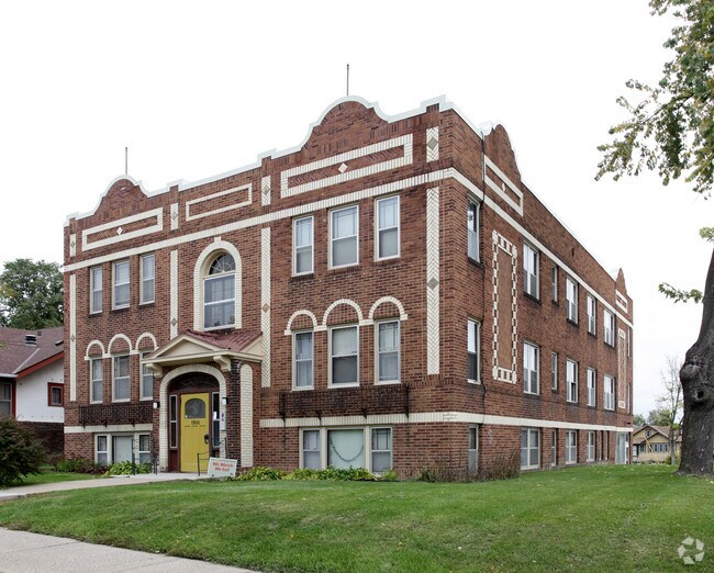 Primary Photo - 1900 Thomas Ave