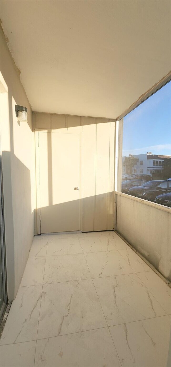 Building Photo - 343 Normandy Ln