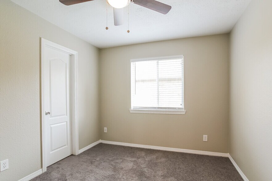 Building Photo - 26614 Cypresswood Dr