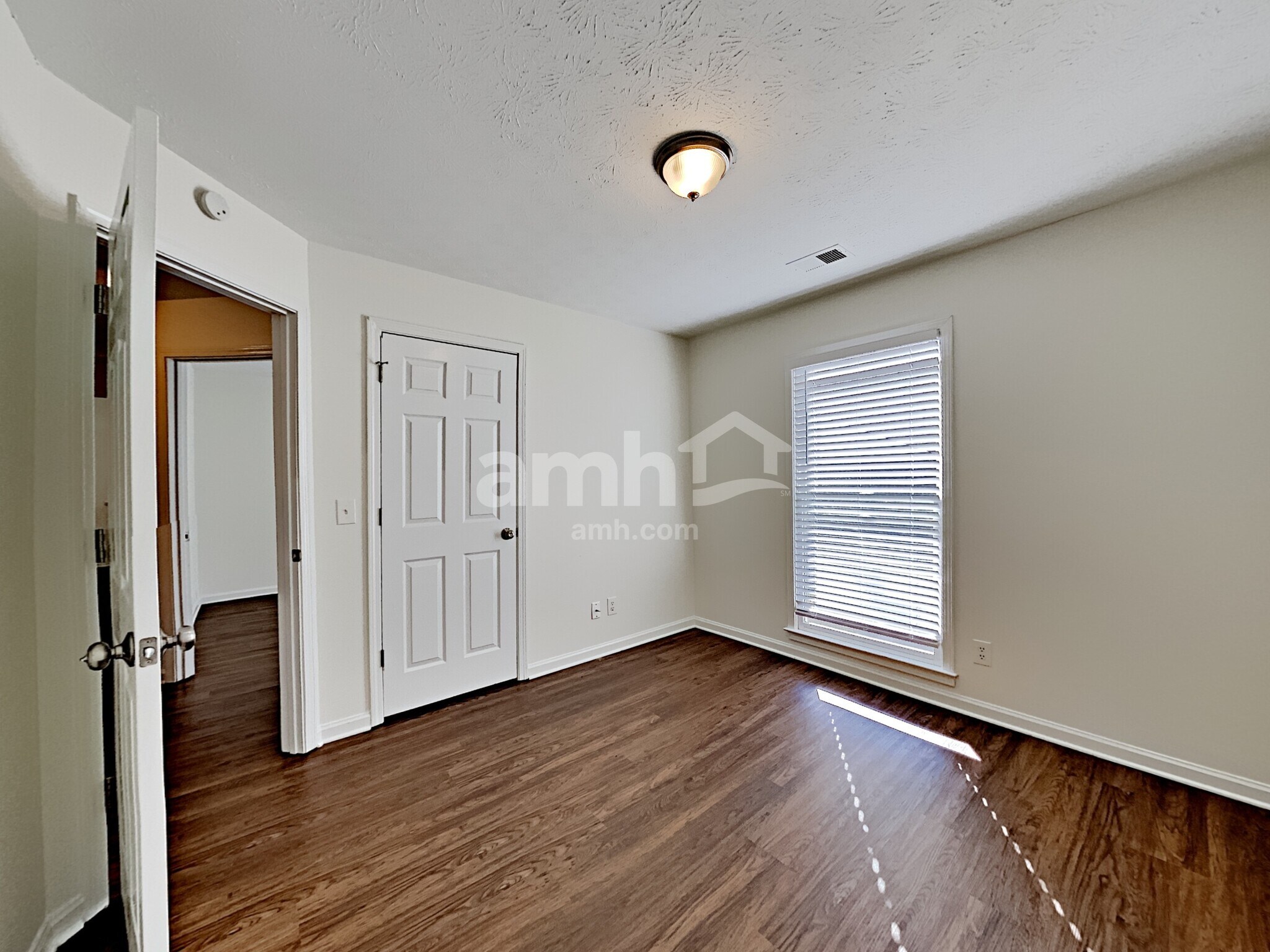 Building Photo - 893 Wellsley Ct