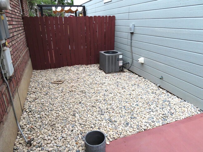 Building Photo - 582 E Street