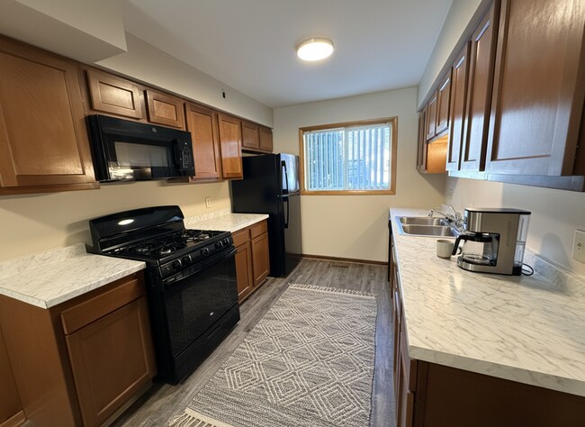 Building Photo - Cozy 2 Bedroom, 1 Bath Apartment with Patio - Welcome Home!