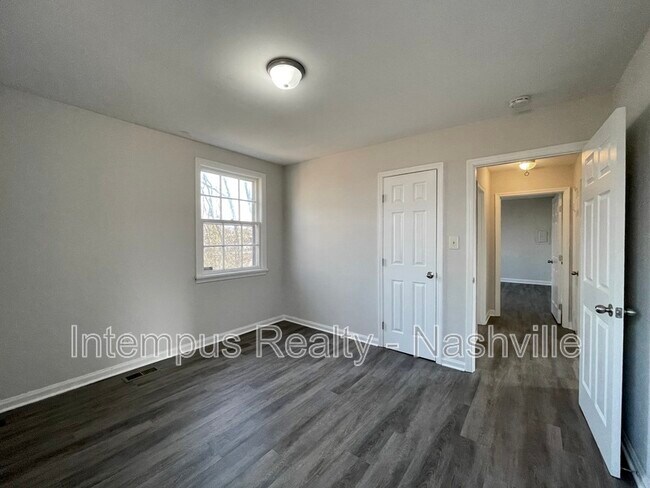 Building Photo - 109 W Trinity Ln