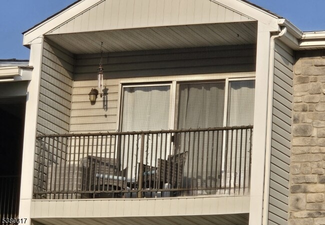 Primary Photo - 198 Robertson Way