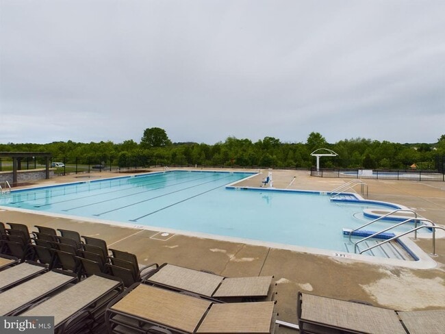 Building Photo - 6479 Jack Linton Dr S