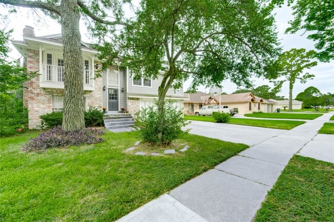 Building Photo - 15403 Meadow Village Dr