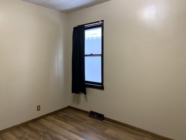 Building Photo - Charming Single Family Home