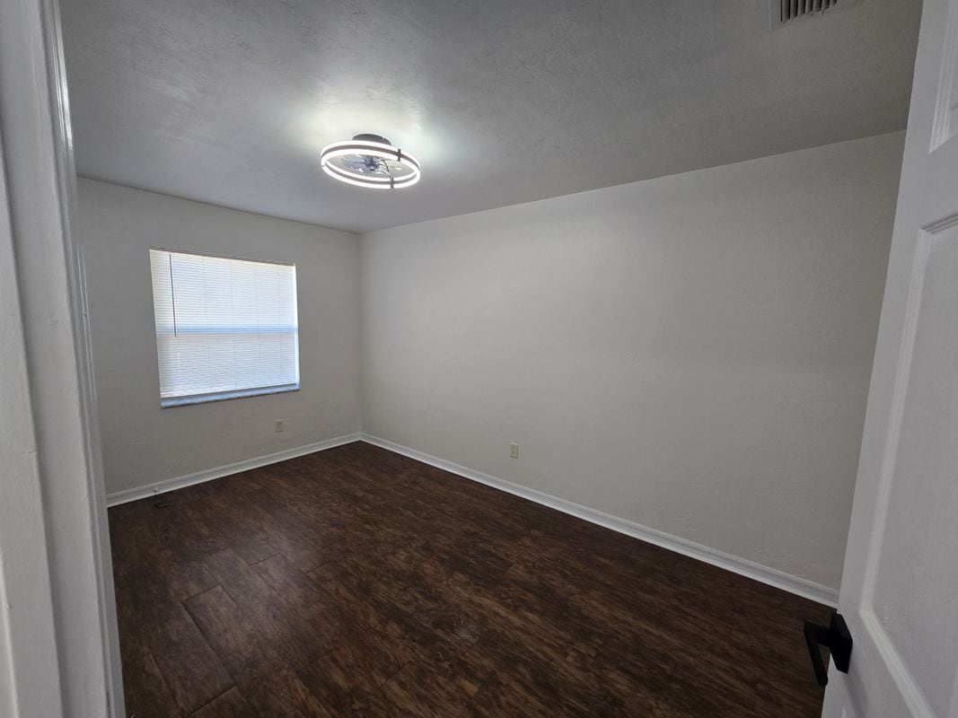 Building Photo - 204 Tyres Alley