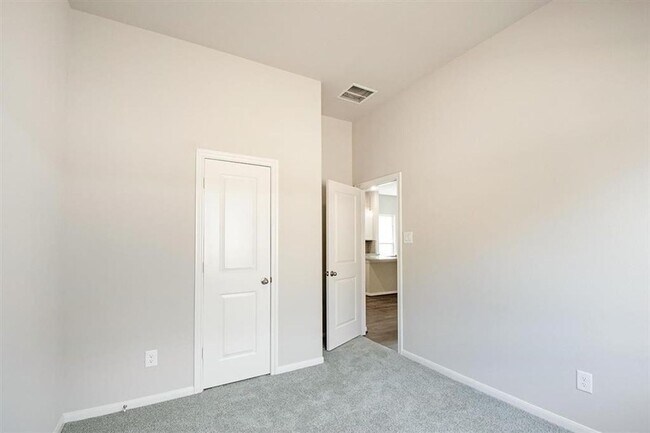 Building Photo - AVAILABLE NOW! This  3 bedroom, 2.5 bath, 1.5 story home is located in the convenient location of...