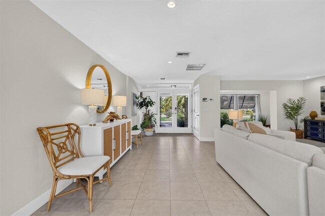 Building Photo - 567 Bird Key Dr
