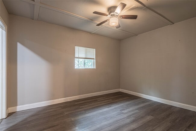 Building Photo - 5818 Glenhurst Dr
