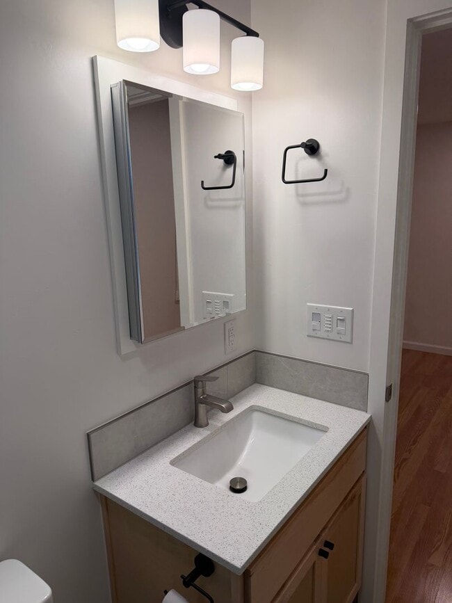 Building Photo - Beautiful 4 bedroom, 3 bathroom home in Eugene!