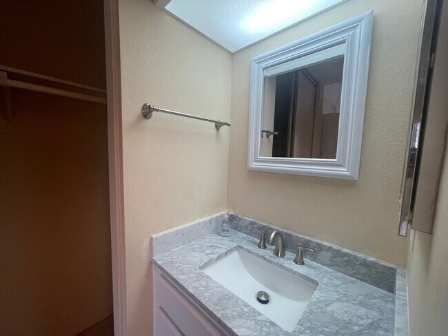 Building Photo - Adorable 2bdrm/2ba in Rancho Santa Margarita