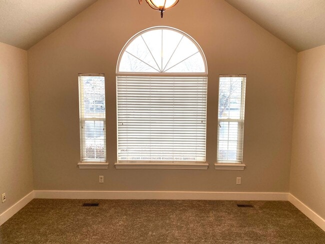 Building Photo - Nice home in great location