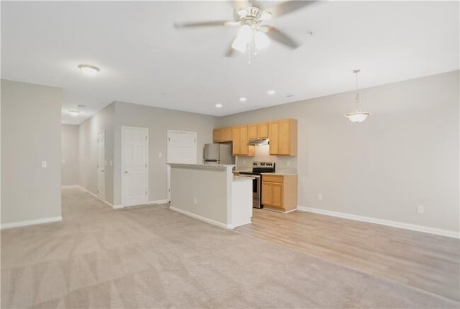 Building Photo - 153 Chastain Way